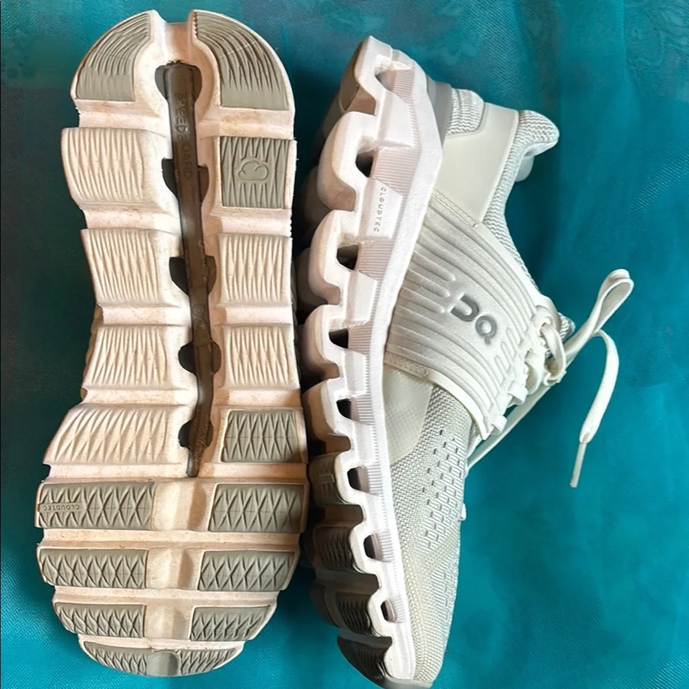 On Cloud Running Cream Sneakers with Breathable Knit Upper - Picture 2 of 5